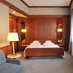 로열 호텔 4*