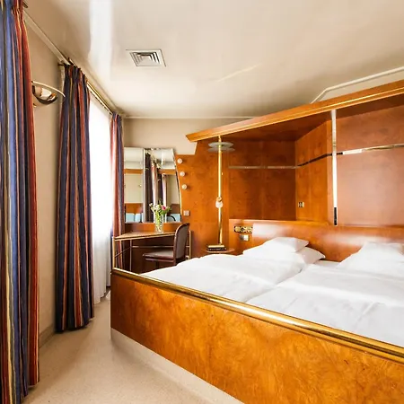 Royal 4*