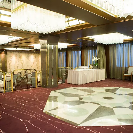 Royal 4*
